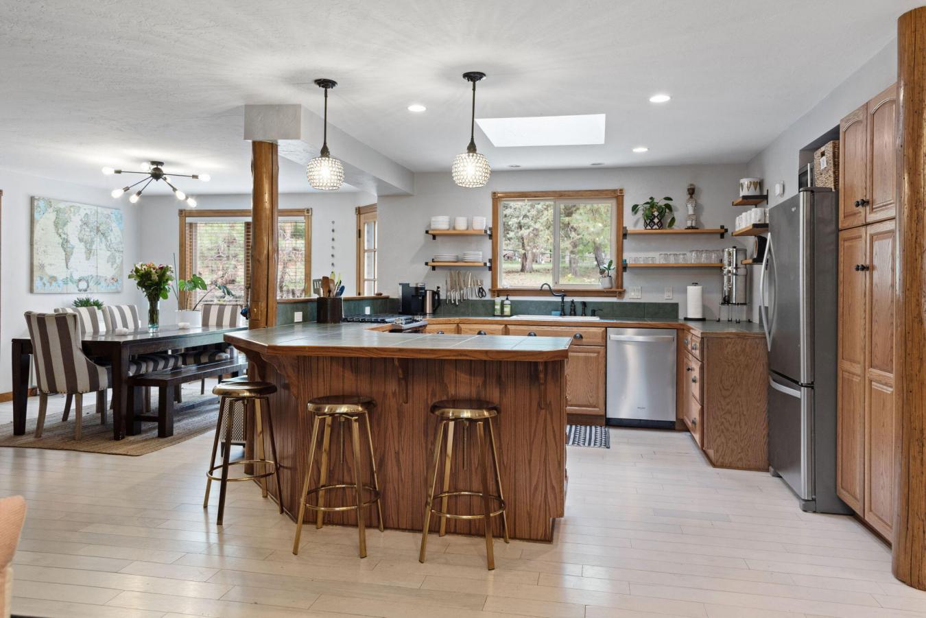 Bend, Deschutes, 97702, United States, 3 Bedrooms Bedrooms, ,3 BathroomsBathrooms,Residential,For Sale,1987165