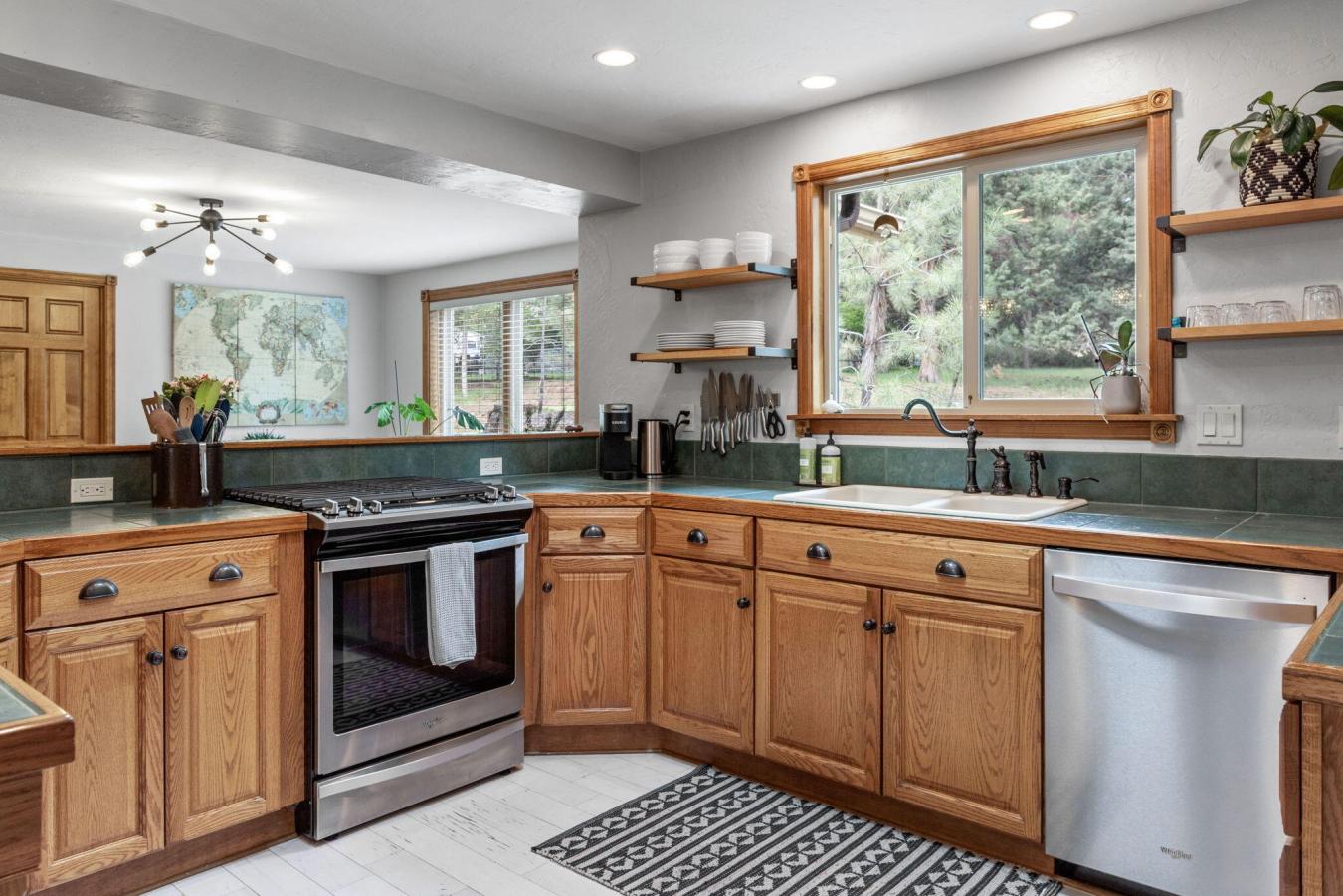 Bend, Deschutes, 97702, United States, 3 Bedrooms Bedrooms, ,3 BathroomsBathrooms,Residential,For Sale,1987165