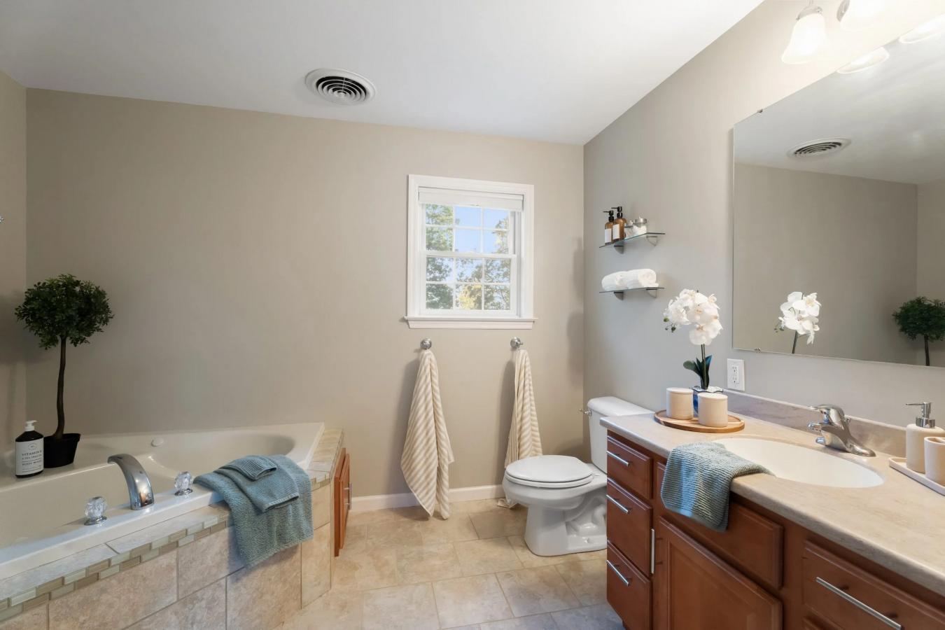 AUBURN, CAYUGA, 13152, United States, 4 Bedrooms Bedrooms, ,3 BathroomsBathrooms,Residential,For Sale,1985780