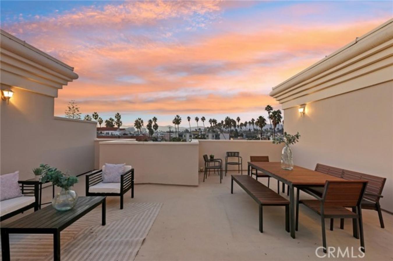 Santa Monica, Los Angeles, 90403, United States, 3 Bedrooms Bedrooms, ,3 BathroomsBathrooms,Residential,For Sale,1987161