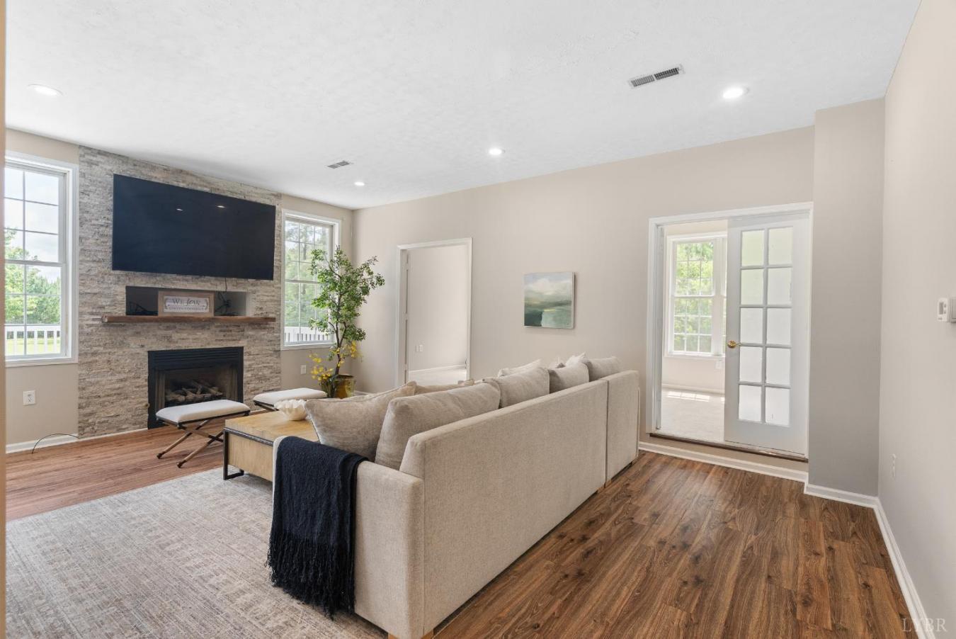 Appomattox, Appomattox, 24522, United States, ,Residential,For Sale,1987157