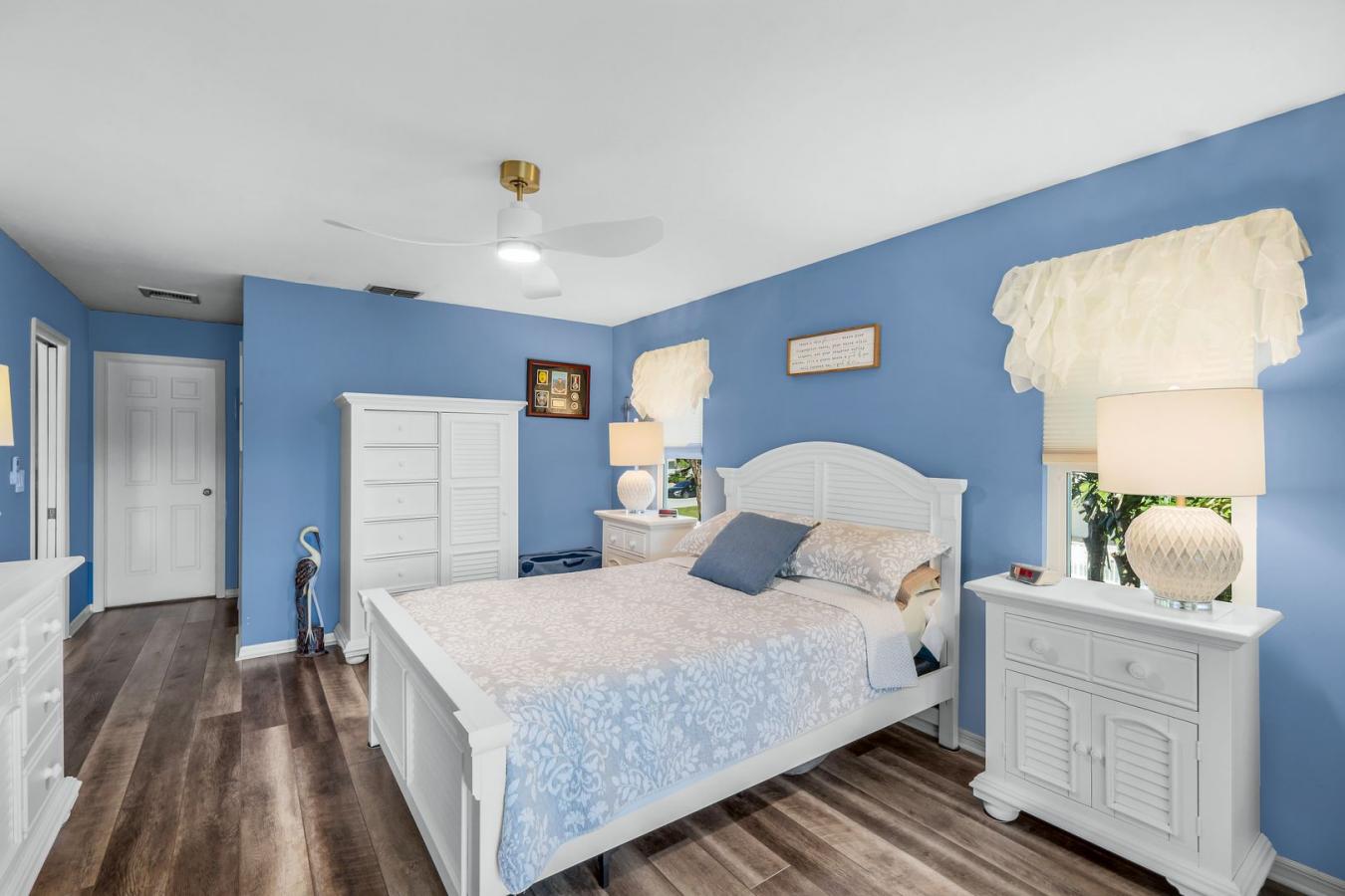 Sanibel, Lee, 33957, United States, 3 Bedrooms Bedrooms, ,1 BathroomBathrooms,Residential,For Sale,1987140