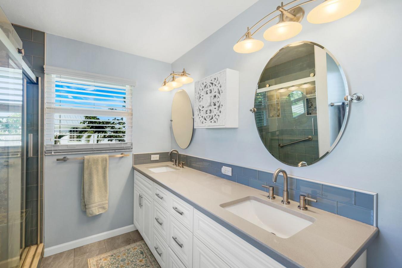 Sanibel, Lee, 33957, United States, 3 Bedrooms Bedrooms, ,1 BathroomBathrooms,Residential,For Sale,1987140