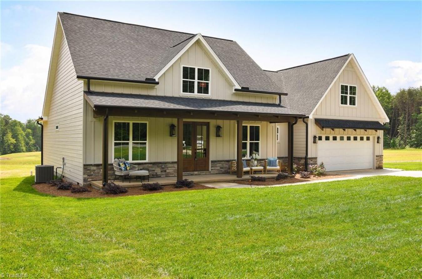 Winston-Salem, Forsyth, 27101, United States, 4 Bedrooms Bedrooms, ,2 BathroomsBathrooms,Residential,For Sale,1987139