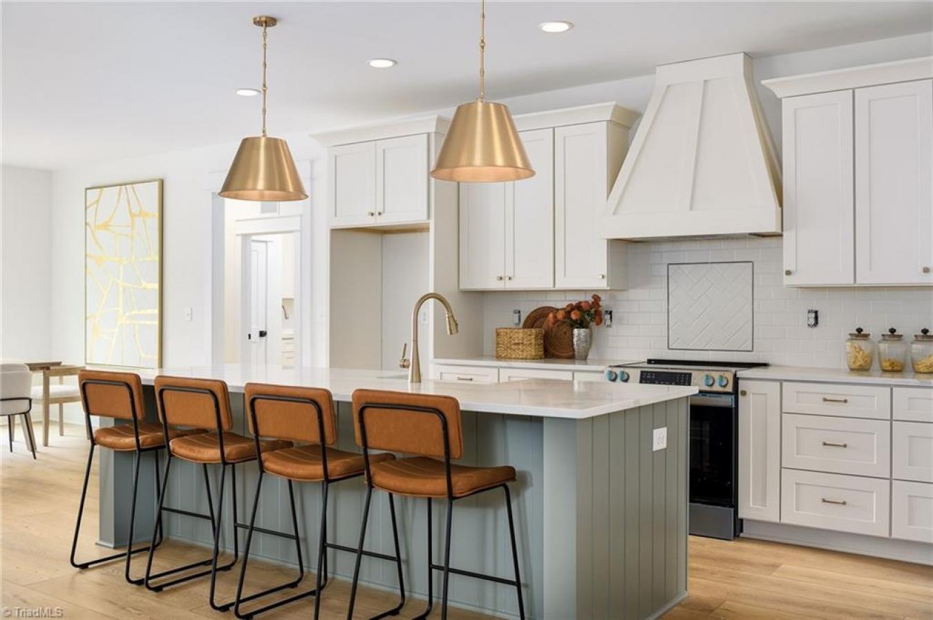 Winston-Salem, Forsyth, 27101, United States, 4 Bedrooms Bedrooms, ,2 BathroomsBathrooms,Residential,For Sale,1987139