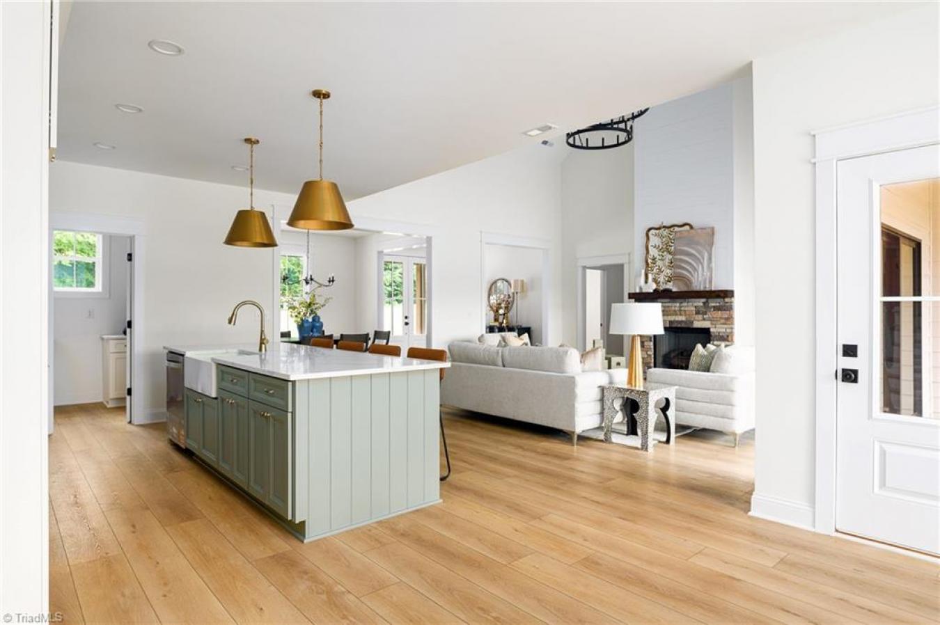 Winston-Salem, Forsyth, 27101, United States, 4 Bedrooms Bedrooms, ,2 BathroomsBathrooms,Residential,For Sale,1987139