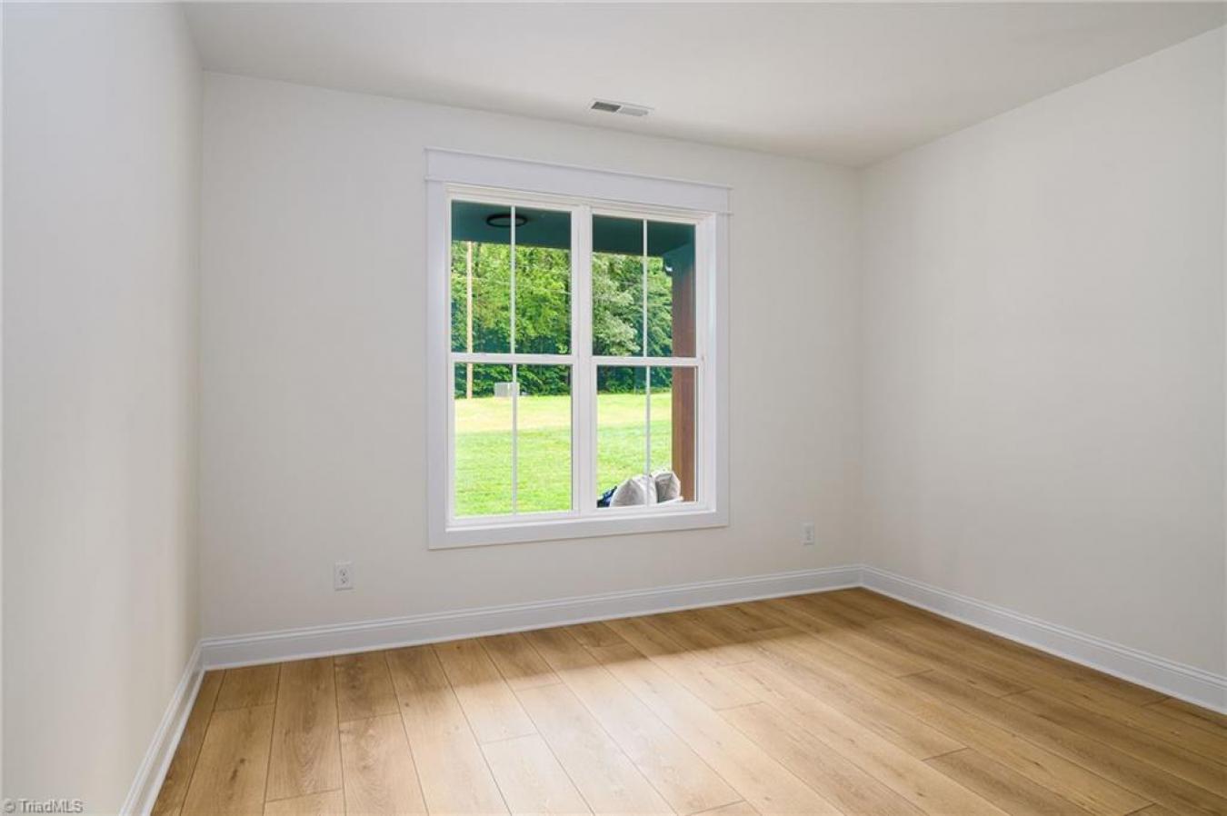 Winston-Salem, Forsyth, 27101, United States, 4 Bedrooms Bedrooms, ,2 BathroomsBathrooms,Residential,For Sale,1987139