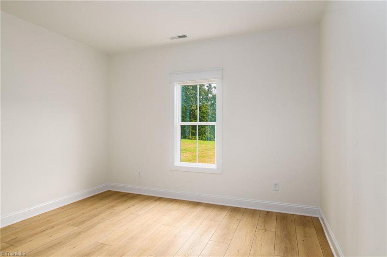 Winston-Salem, Forsyth, 27101, United States, 4 Bedrooms Bedrooms, ,2 BathroomsBathrooms,Residential,For Sale,1987139