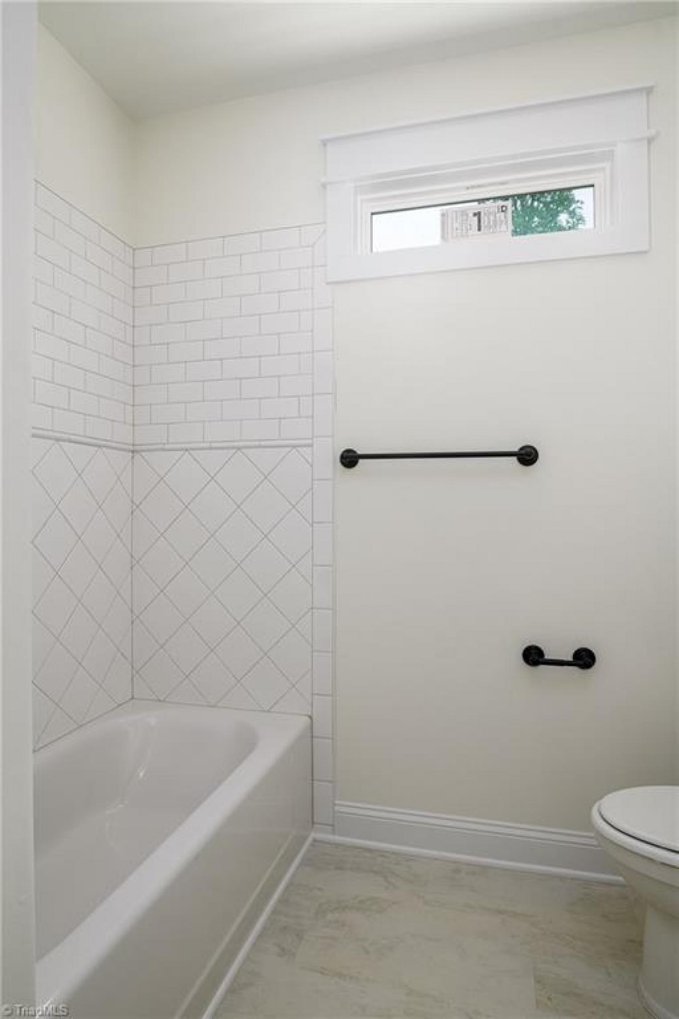 Winston-Salem, Forsyth, 27101, United States, 4 Bedrooms Bedrooms, ,2 BathroomsBathrooms,Residential,For Sale,1987139