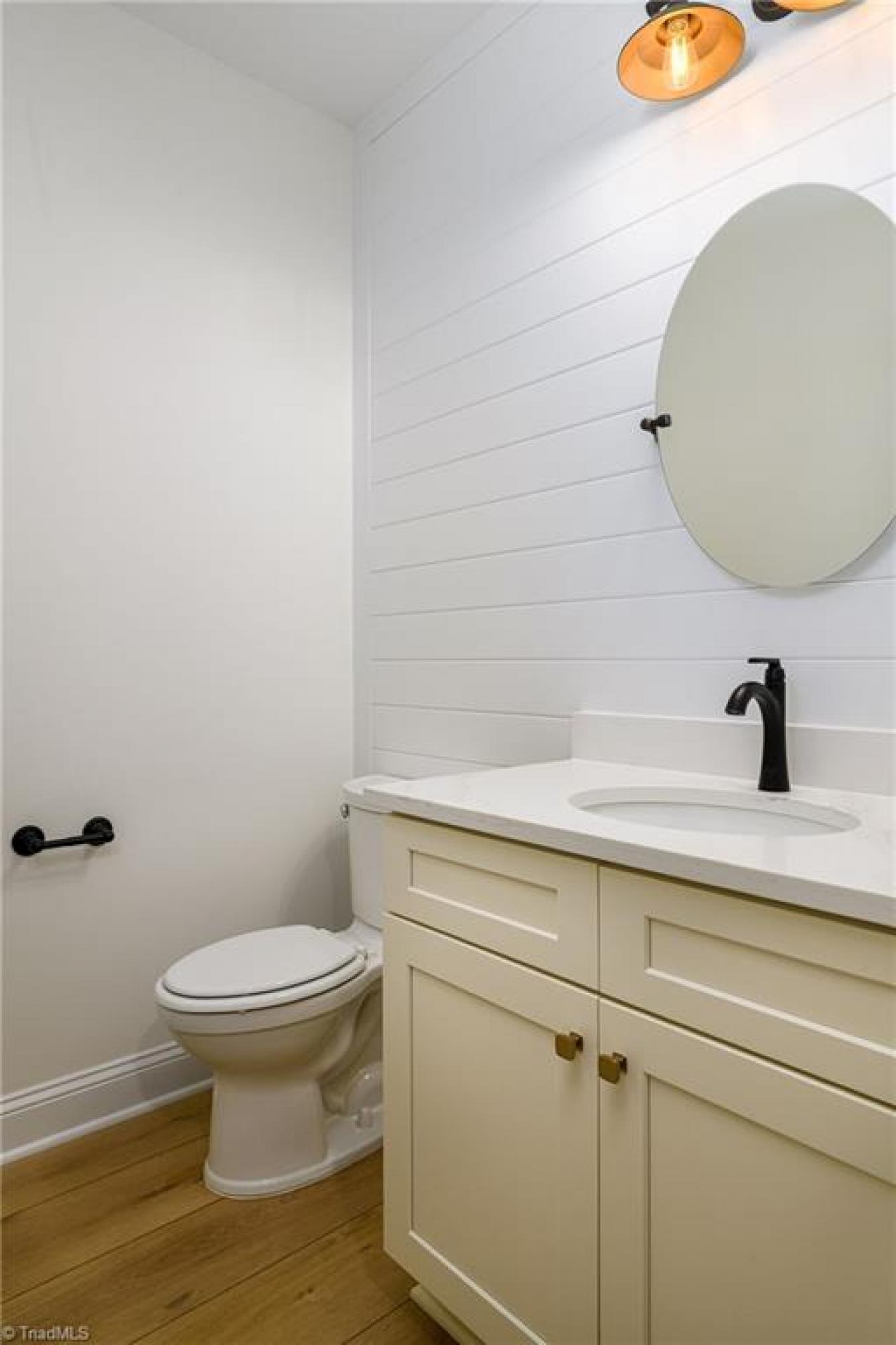 Winston-Salem, Forsyth, 27101, United States, 4 Bedrooms Bedrooms, ,2 BathroomsBathrooms,Residential,For Sale,1987139