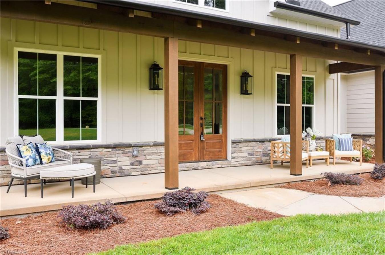 Winston-Salem, Forsyth, 27101, United States, 4 Bedrooms Bedrooms, ,2 BathroomsBathrooms,Residential,For Sale,1987139