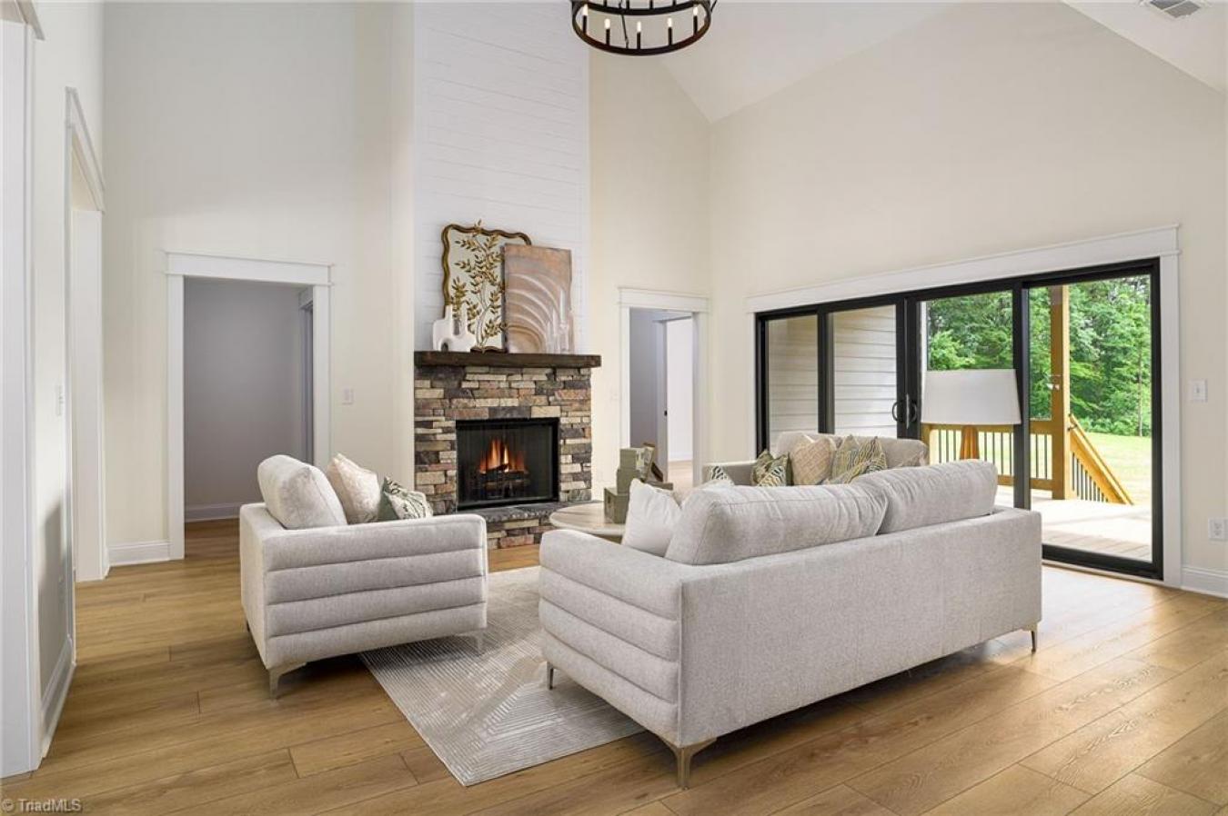 Winston-Salem, Forsyth, 27101, United States, 4 Bedrooms Bedrooms, ,2 BathroomsBathrooms,Residential,For Sale,1987139