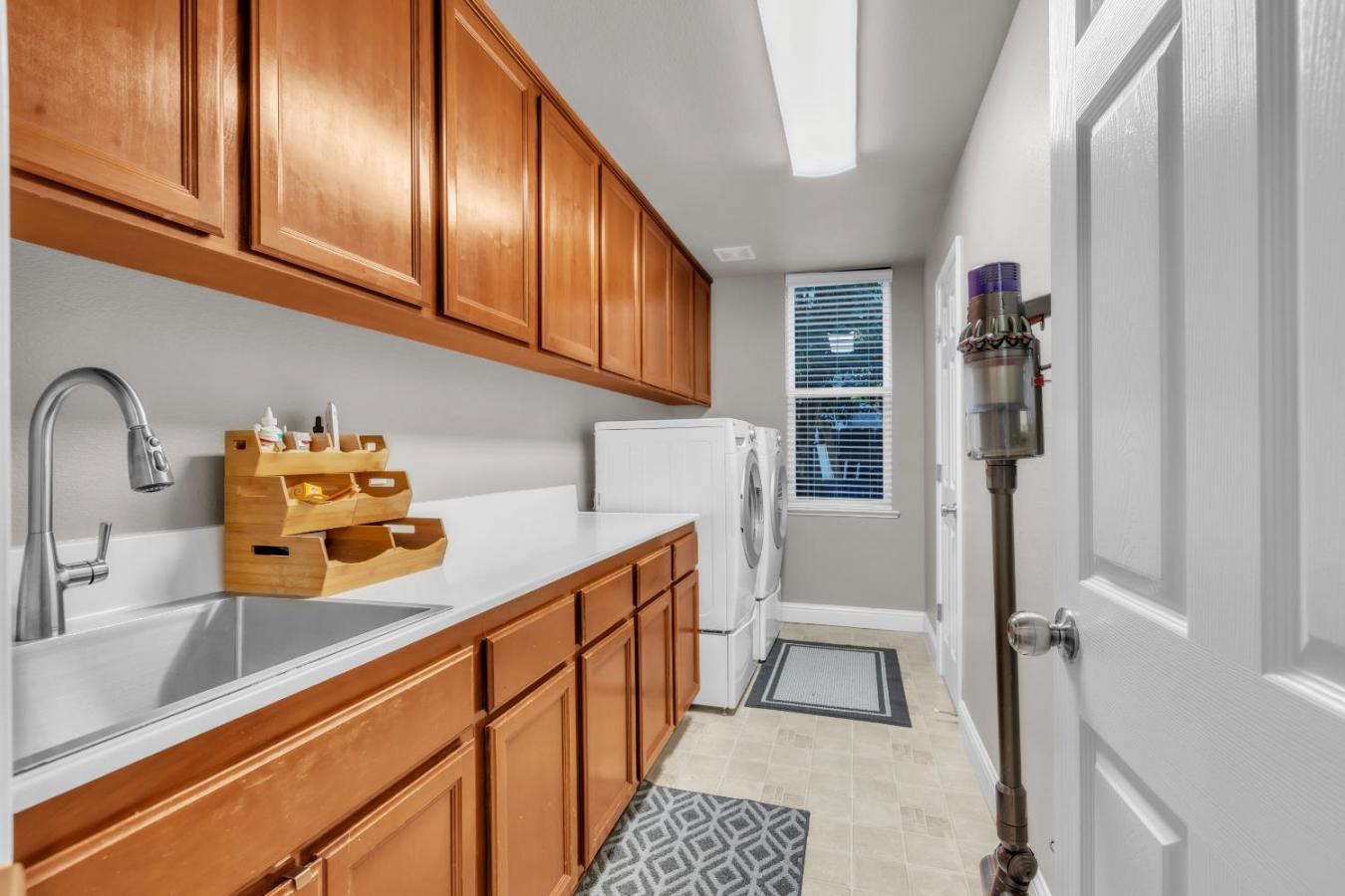 Sacramento, Sacramento, 95835, United States, 5 Bedrooms Bedrooms, ,3 BathroomsBathrooms,Residential,For Sale,1987464