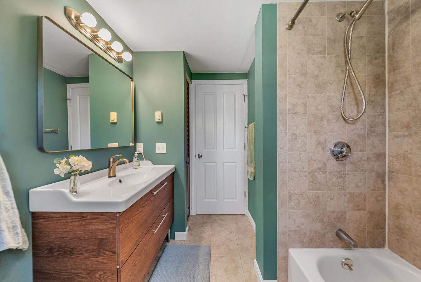 Wellesley, Norfolk, 12481, United States, 4 Bedrooms Bedrooms, ,2 BathroomsBathrooms,Residential,For Sale,1988679