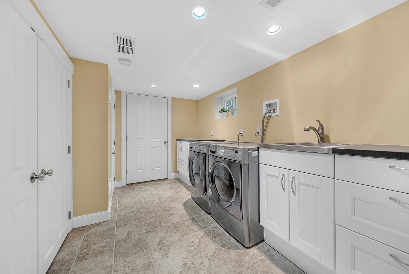 Wellesley, Norfolk, 12481, United States, 4 Bedrooms Bedrooms, ,2 BathroomsBathrooms,Residential,For Sale,1988679