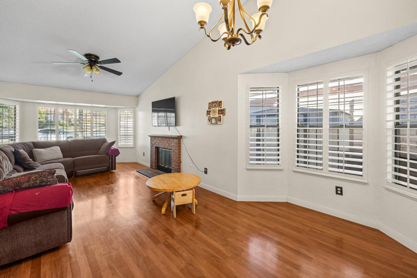 Highland, San Bernardino, 92346, United States, 4 Bedrooms Bedrooms, ,2 BathroomsBathrooms,Residential,For Sale,1987132