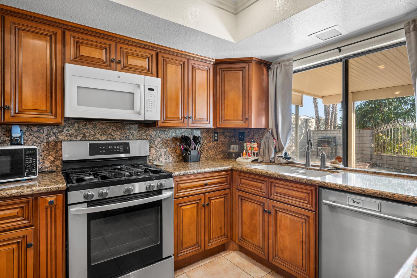 Highland, San Bernardino, 92346, United States, 4 Bedrooms Bedrooms, ,2 BathroomsBathrooms,Residential,For Sale,1987132