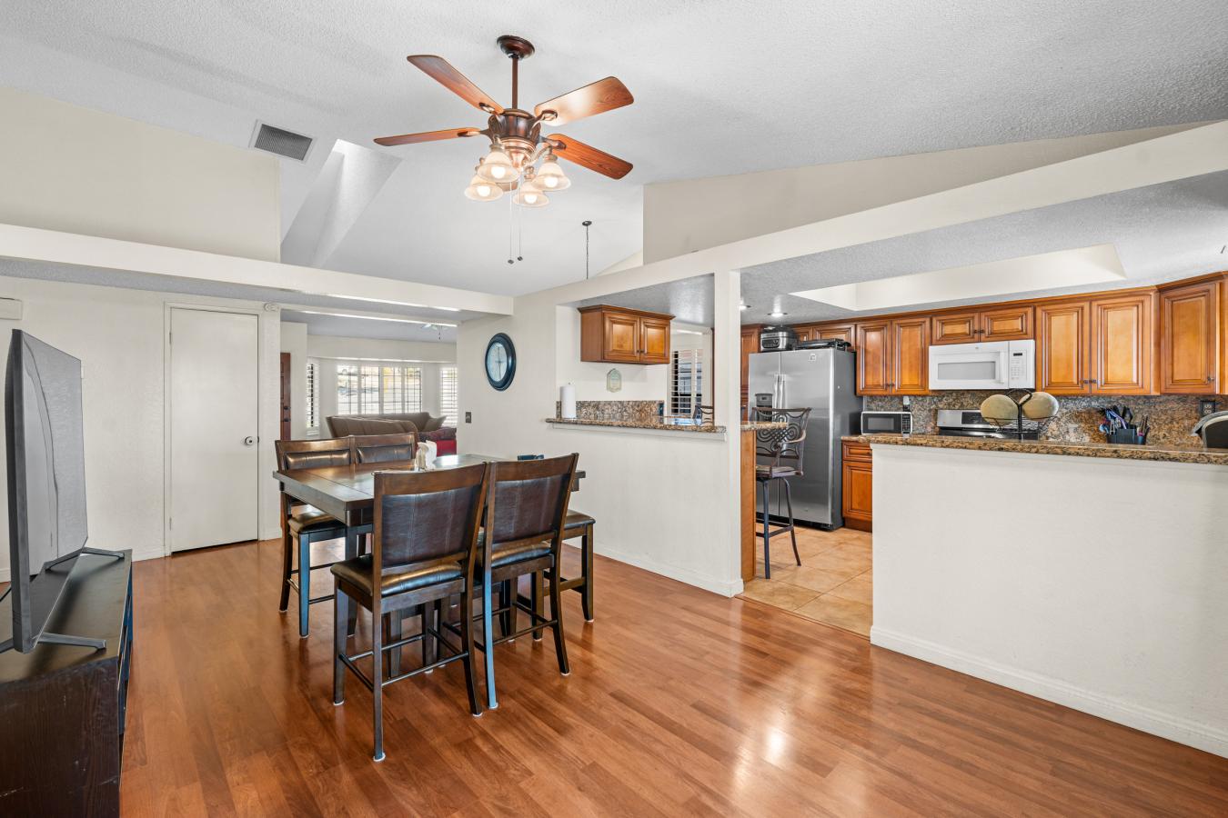 Highland, San Bernardino, 92346, United States, 4 Bedrooms Bedrooms, ,2 BathroomsBathrooms,Residential,For Sale,1987132