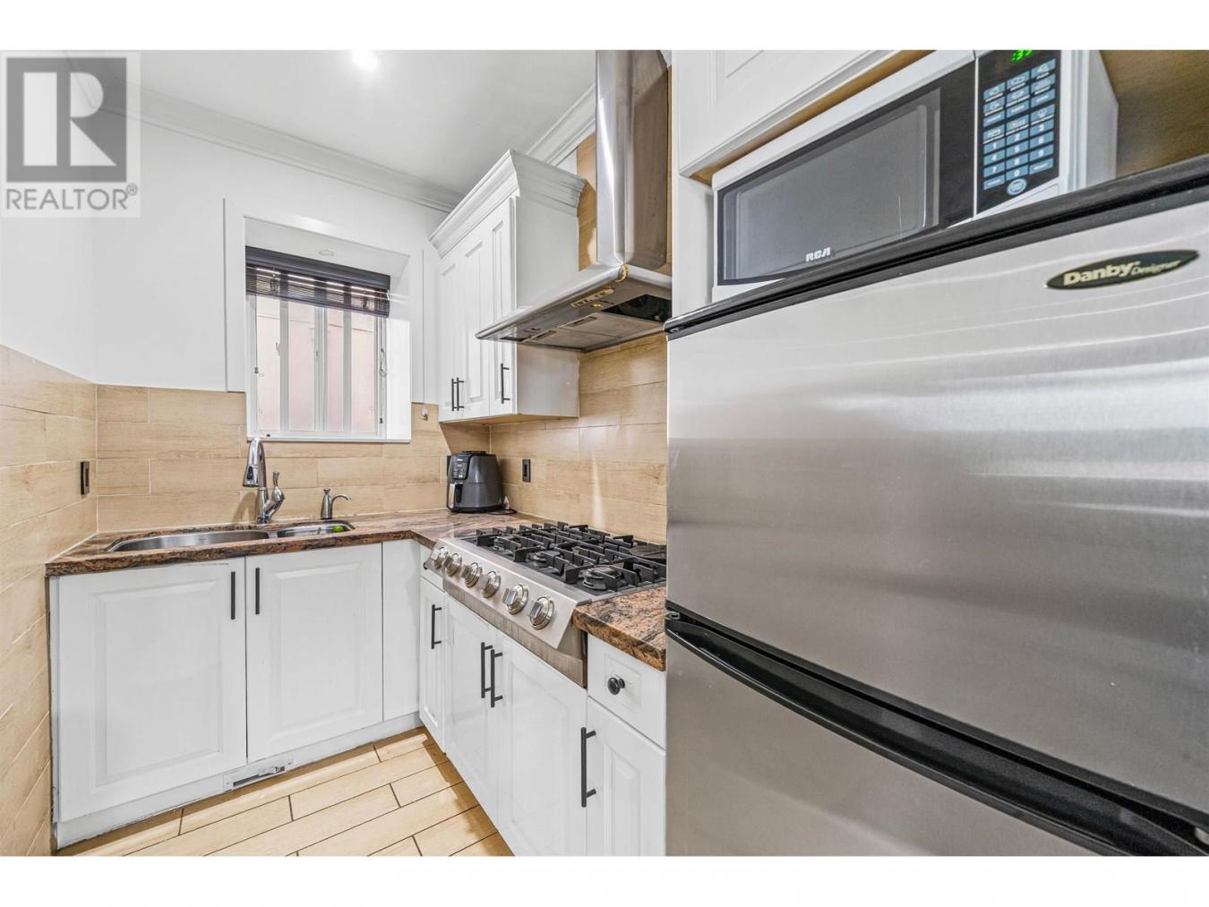 Vancouver, BC, V5X2C4, Canada, 8 Bedrooms Bedrooms, ,8 BathroomsBathrooms,Residential,For Sale,1987463