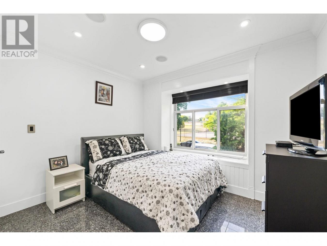 Vancouver, BC, V5X2C4, Canada, 8 Bedrooms Bedrooms, ,8 BathroomsBathrooms,Residential,For Sale,1987463