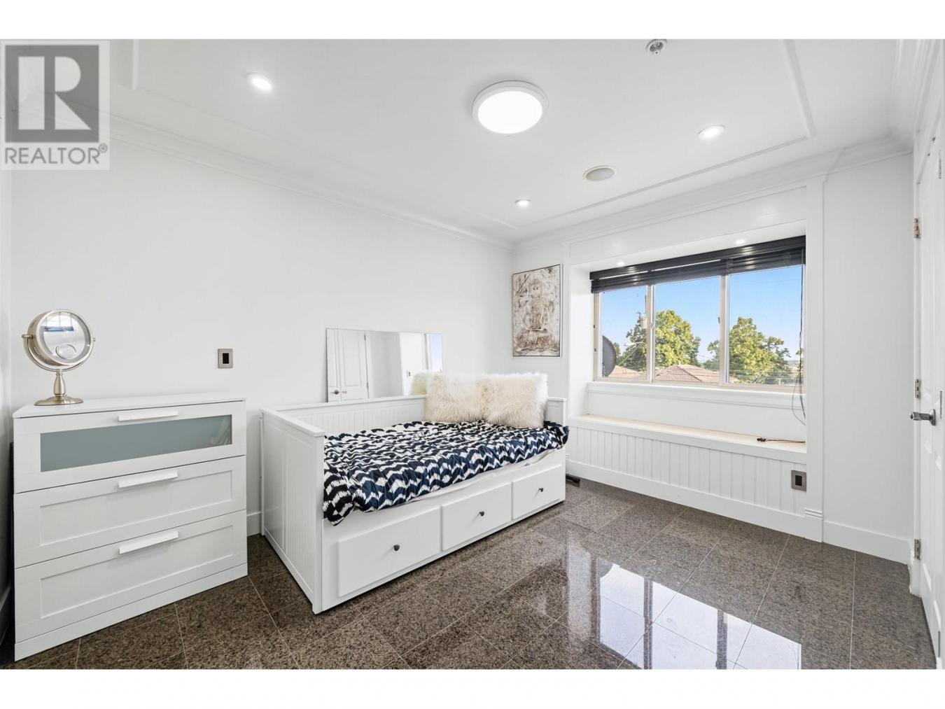 Vancouver, BC, V5X2C4, Canada, 8 Bedrooms Bedrooms, ,8 BathroomsBathrooms,Residential,For Sale,1987463