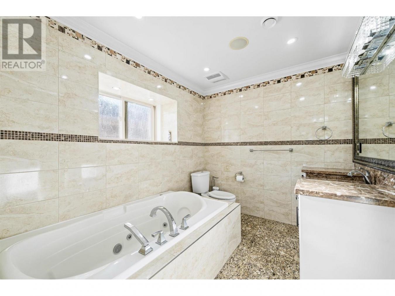 Vancouver, BC, V5X2C4, Canada, 8 Bedrooms Bedrooms, ,8 BathroomsBathrooms,Residential,For Sale,1987463