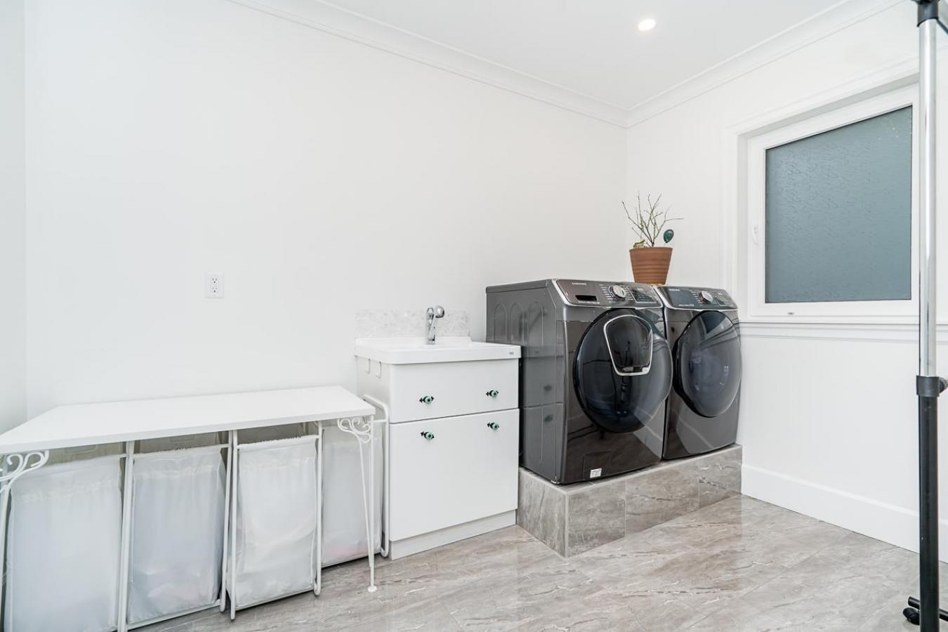 Surrey, BC, V3Z0N8, Canada, 5 Bedrooms Bedrooms, ,4 BathroomsBathrooms,Residential,For Sale,1987462