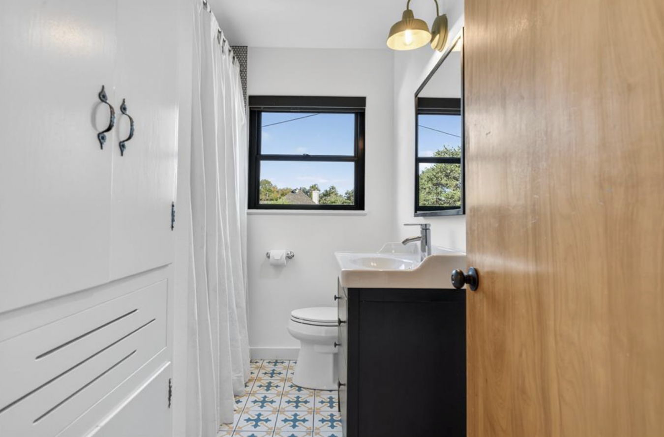 Austin, Travis, 78745, United States, 6 Bedrooms Bedrooms, ,54 BathroomsBathrooms,Residential,For Sale,1987461