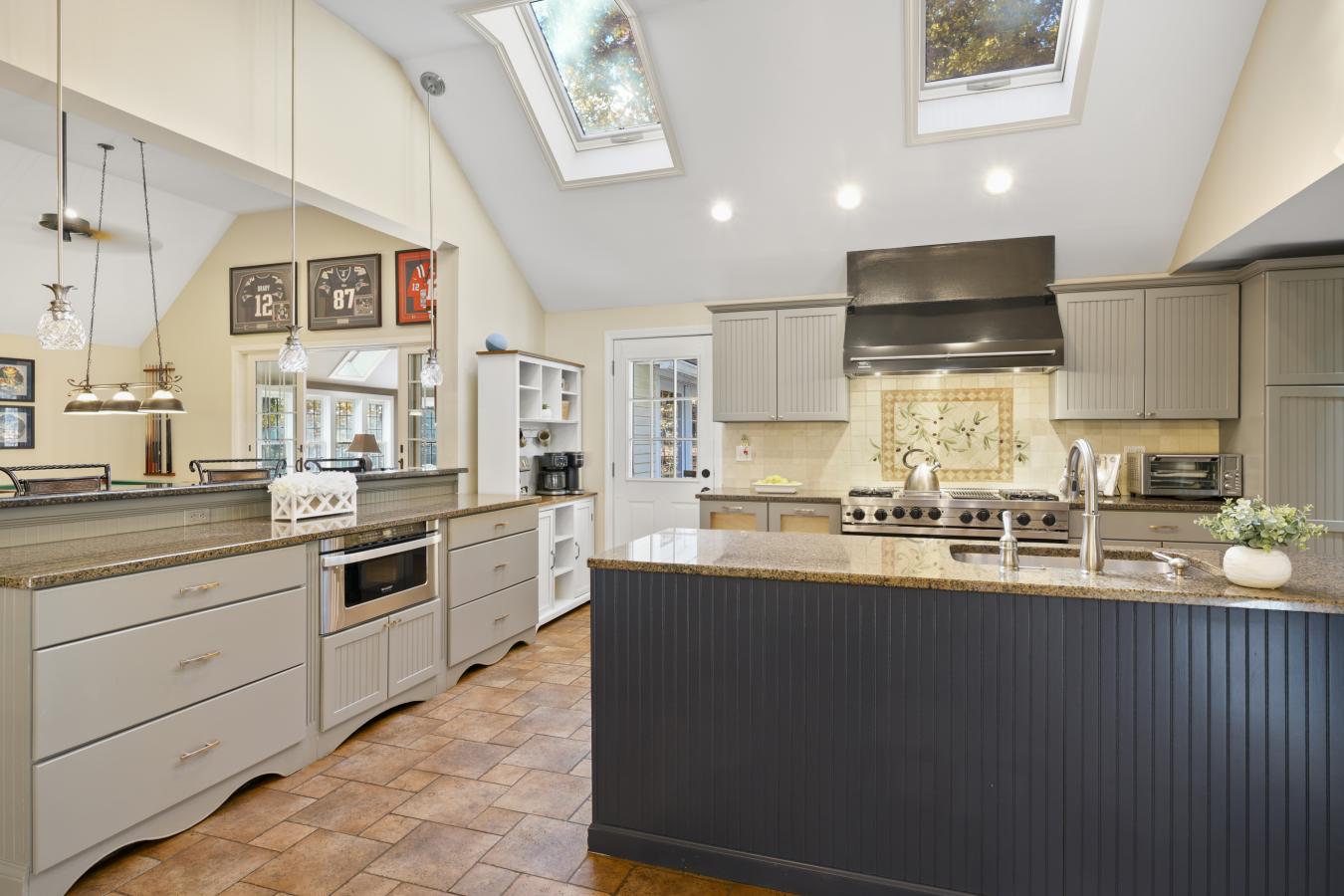 Bedford, NH-Hillsborough, 03110, United States, 4 Bedrooms Bedrooms, ,2 BathroomsBathrooms,Residential,For Sale,1987456