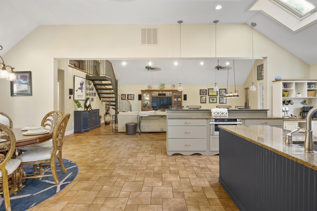 Bedford, NH-Hillsborough, 03110, United States, 4 Bedrooms Bedrooms, ,2 BathroomsBathrooms,Residential,For Sale,1987456