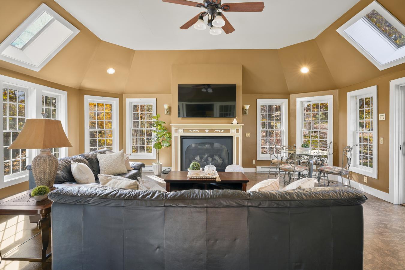 Bedford, NH-Hillsborough, 03110, United States, 4 Bedrooms Bedrooms, ,2 BathroomsBathrooms,Residential,For Sale,1987456