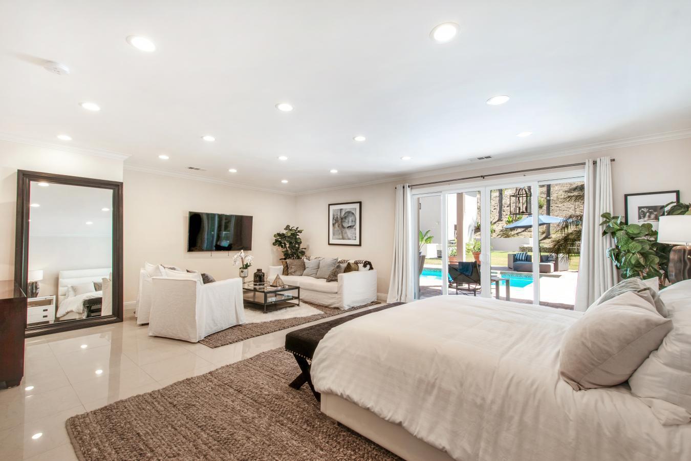 Beverly Hills Post Office, California, 90210, United States, 8 Bedrooms Bedrooms, ,11 BathroomsBathrooms,Residential,For Sale,1987129