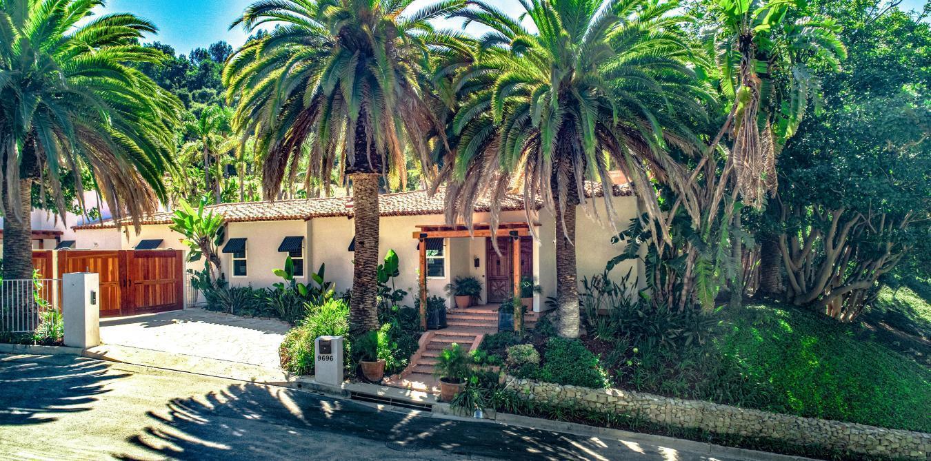 Beverly Hills Post Office, California, 90210, United States, 8 Bedrooms Bedrooms, ,11 BathroomsBathrooms,Residential,For Sale,1987129