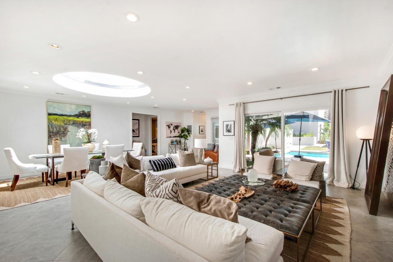 Beverly Hills Post Office, California, 90210, United States, 8 Bedrooms Bedrooms, ,11 BathroomsBathrooms,Residential,For Sale,1987129