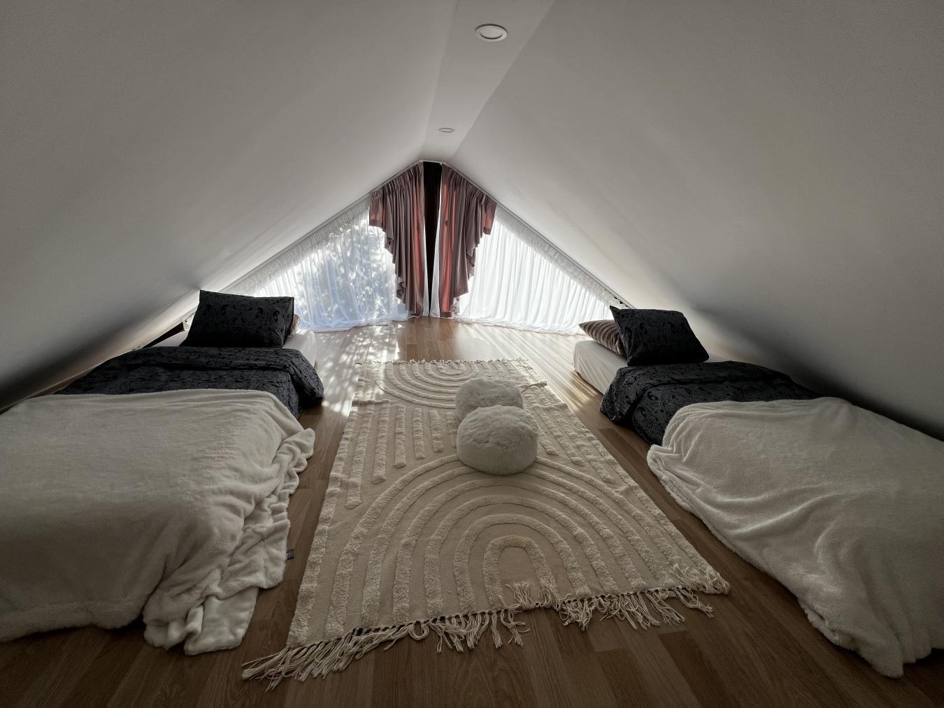 Comuna Bran, 507025, Romania, 5 Bedrooms Bedrooms, ,7 BathroomsBathrooms,Residential,For Sale,1987124