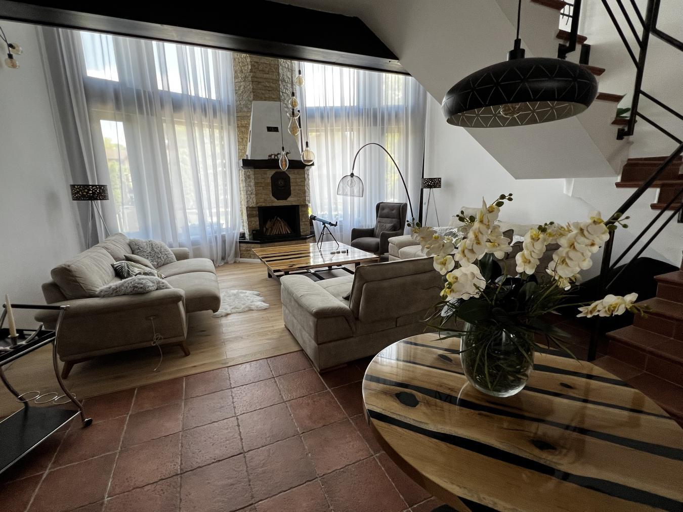 Comuna Bran, 507025, Romania, 5 Bedrooms Bedrooms, ,7 BathroomsBathrooms,Residential,For Sale,1987124