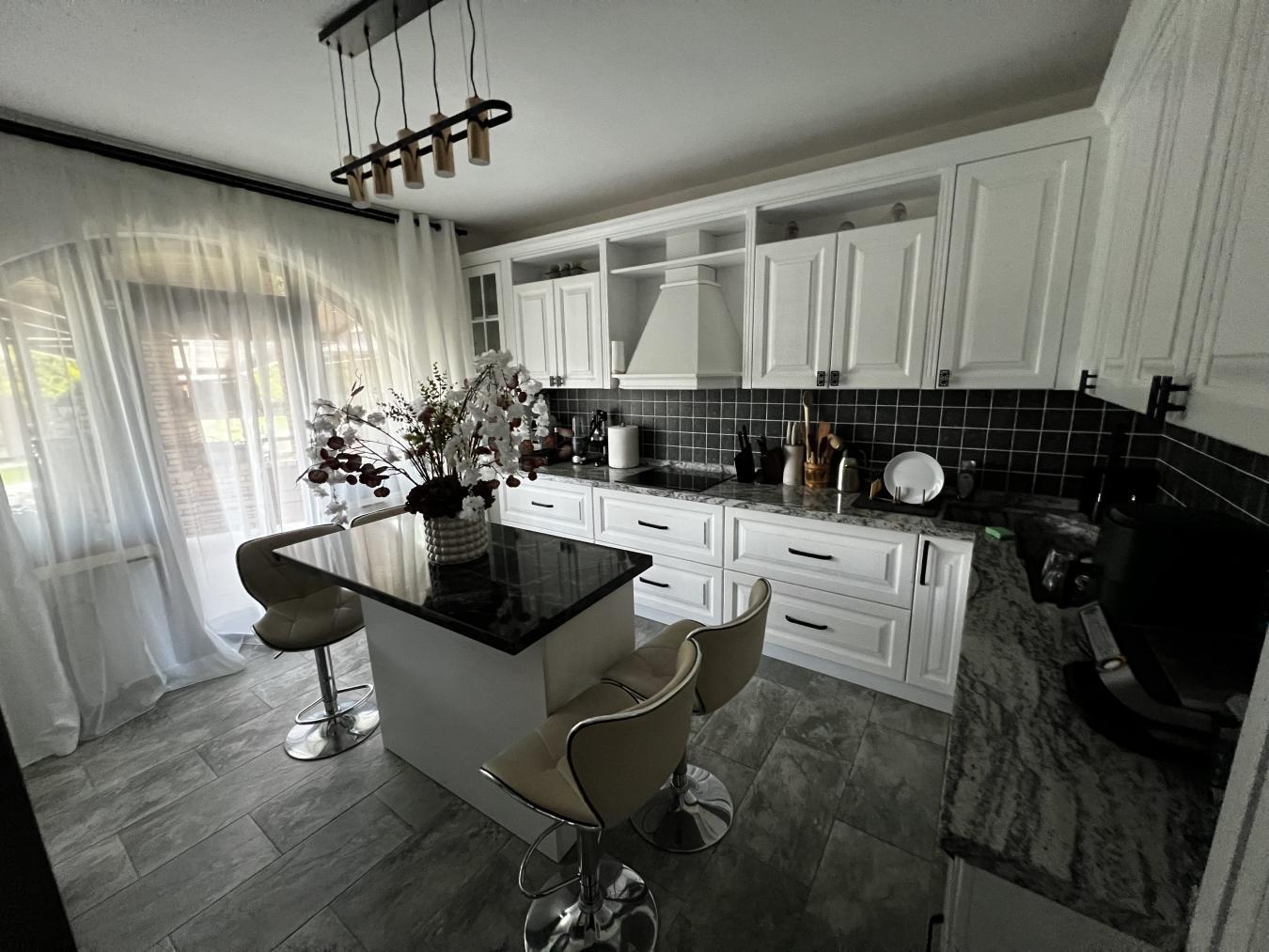 Comuna Bran, 507025, Romania, 5 Bedrooms Bedrooms, ,7 BathroomsBathrooms,Residential,For Sale,1987124