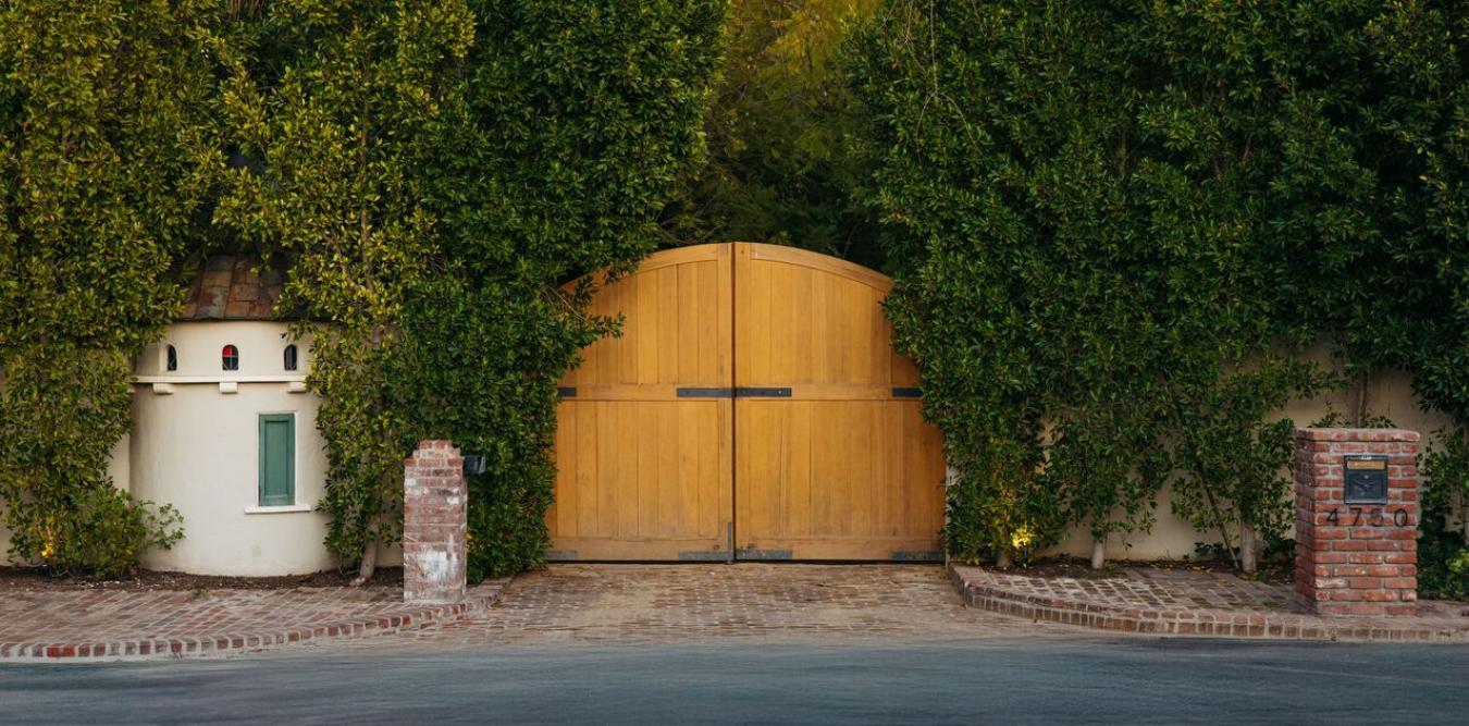 Encino, California, 91316, United States, 12 Bedrooms Bedrooms, ,17 BathroomsBathrooms,Residential,For Sale,1987123