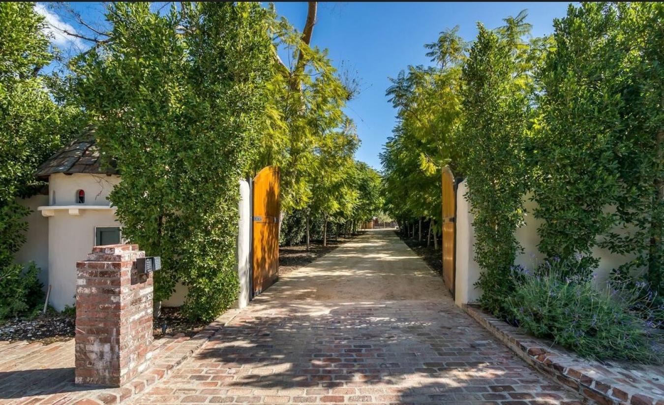 Encino, California, 91316, United States, 12 Bedrooms Bedrooms, ,17 BathroomsBathrooms,Residential,For Sale,1987123