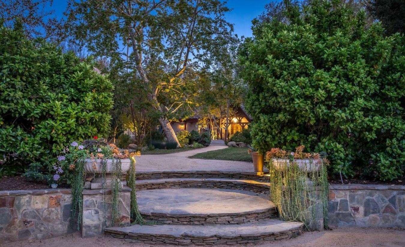 Encino, California, 91316, United States, 12 Bedrooms Bedrooms, ,17 BathroomsBathrooms,Residential,For Sale,1987123