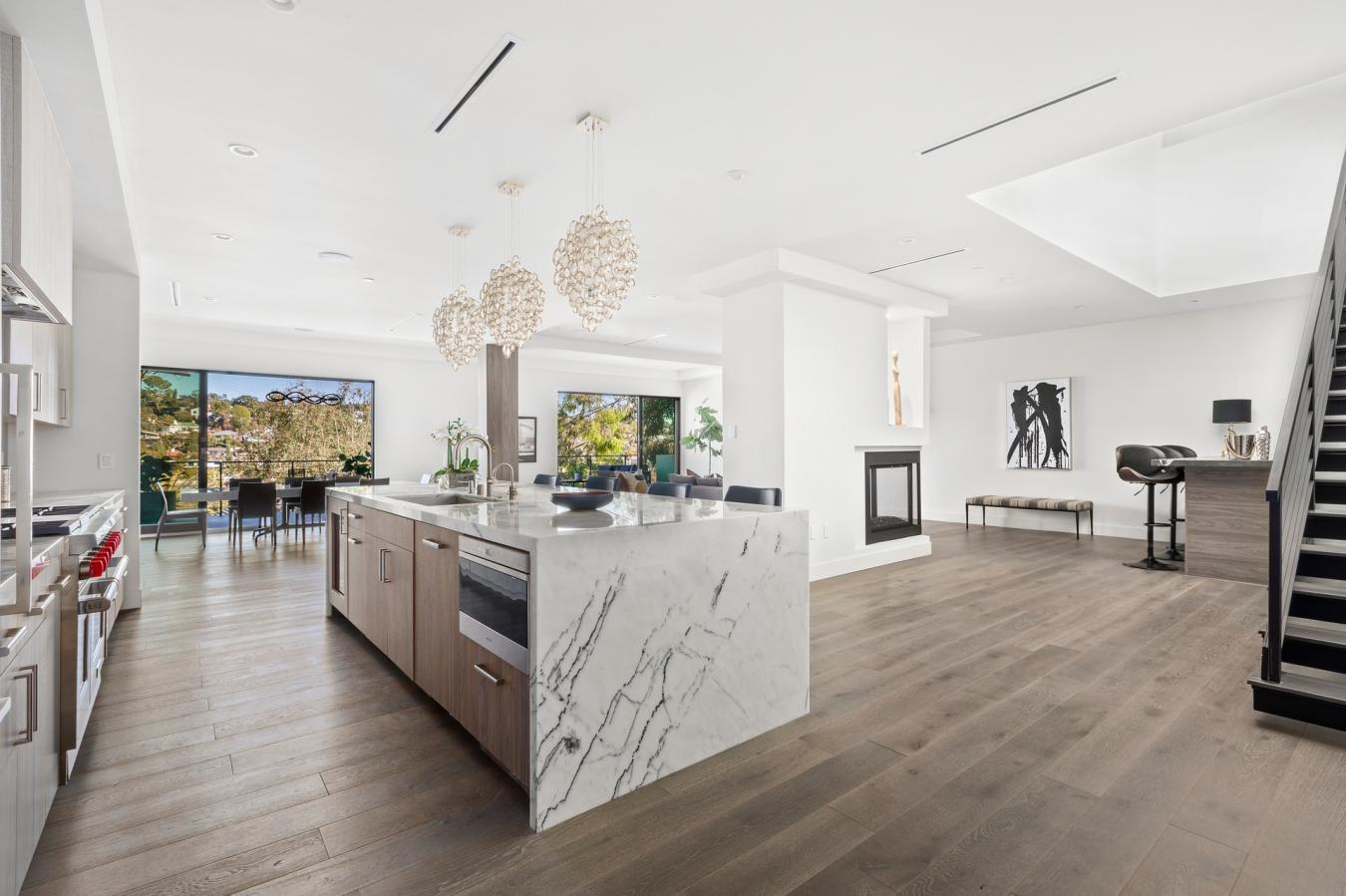 Los Angeles, California, 90068, United States, 4 Bedrooms Bedrooms, ,6 BathroomsBathrooms,Residential,For Sale,1987121