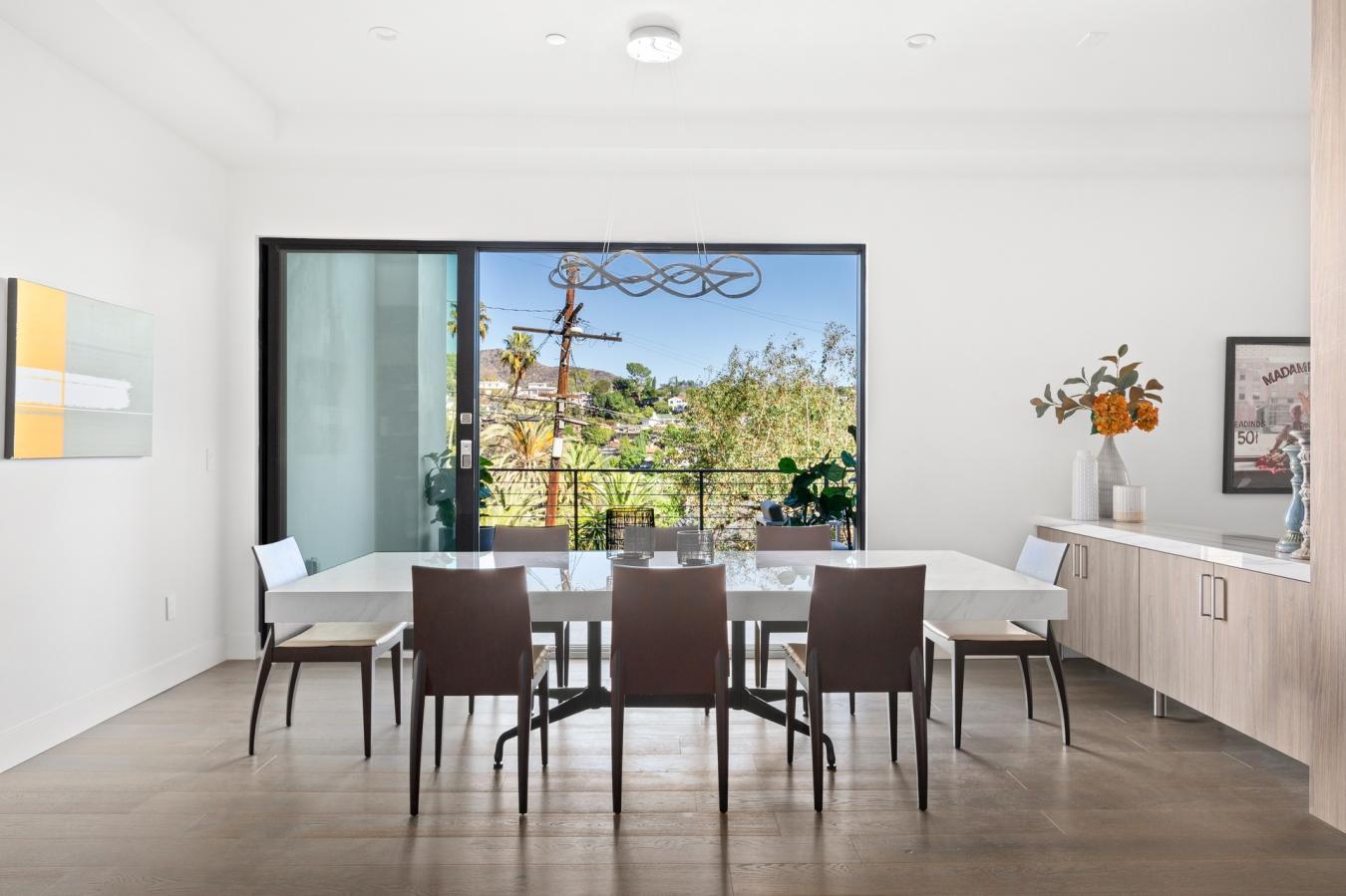 Los Angeles, California, 90068, United States, 4 Bedrooms Bedrooms, ,6 BathroomsBathrooms,Residential,For Sale,1987121