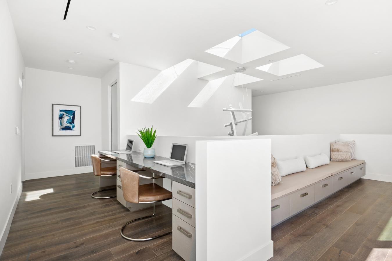 Los Angeles, California, 90068, United States, 4 Bedrooms Bedrooms, ,6 BathroomsBathrooms,Residential,For Sale,1987121