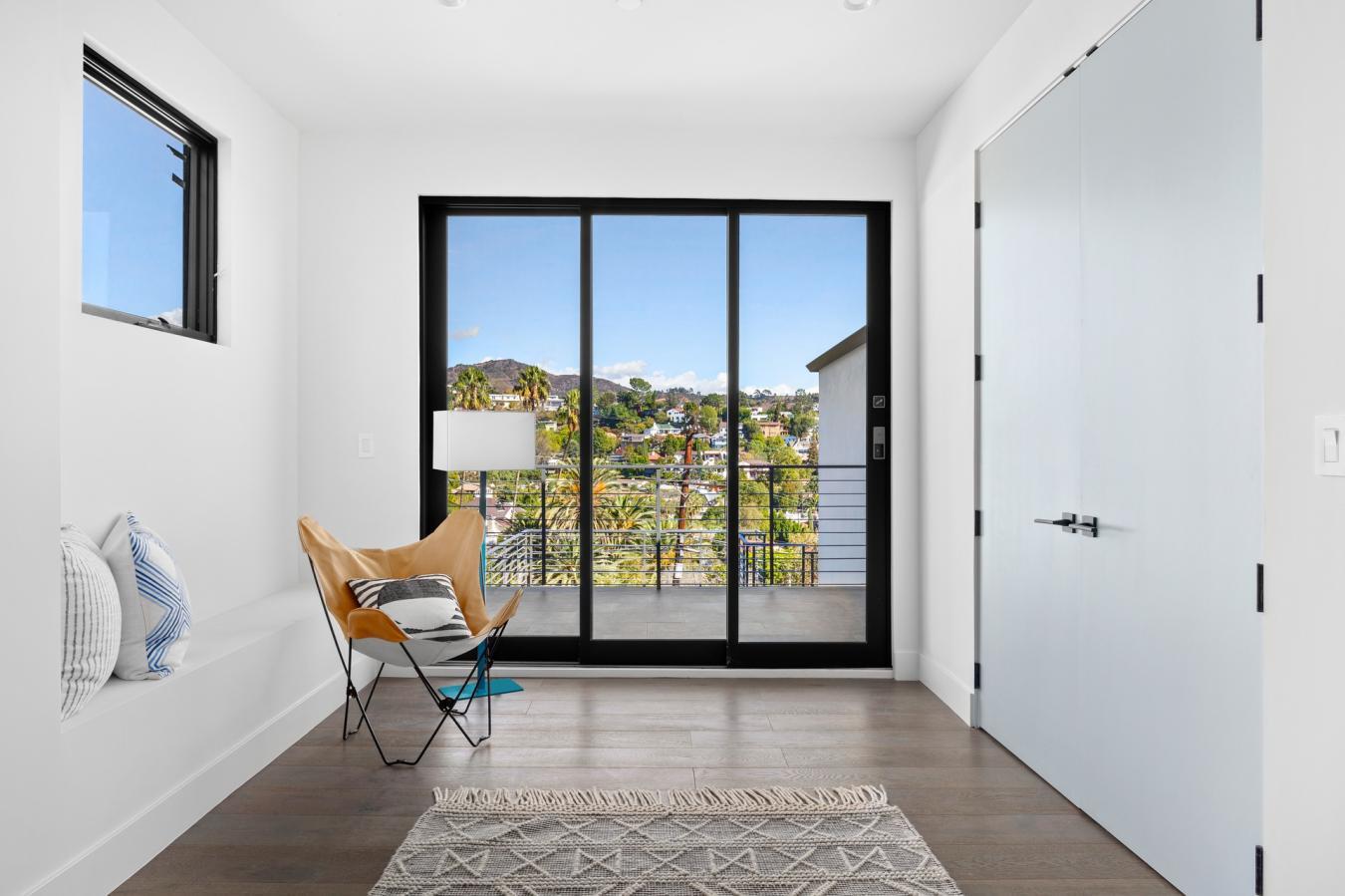 Los Angeles, California, 90068, United States, 4 Bedrooms Bedrooms, ,6 BathroomsBathrooms,Residential,For Sale,1987121