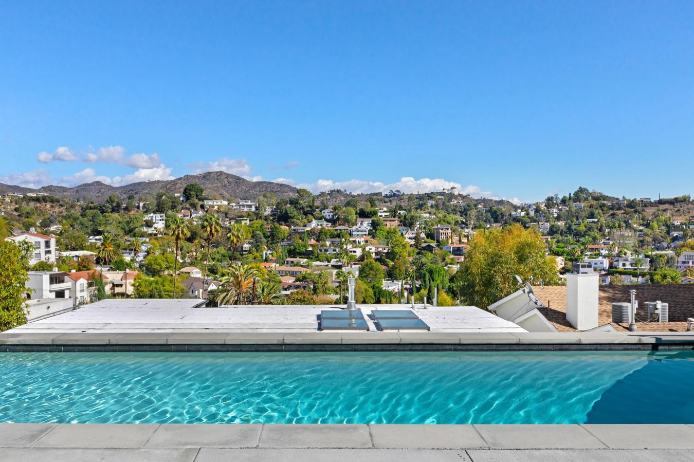 Los Angeles, California, 90068, United States, 4 Bedrooms Bedrooms, ,6 BathroomsBathrooms,Residential,For Sale,1987121