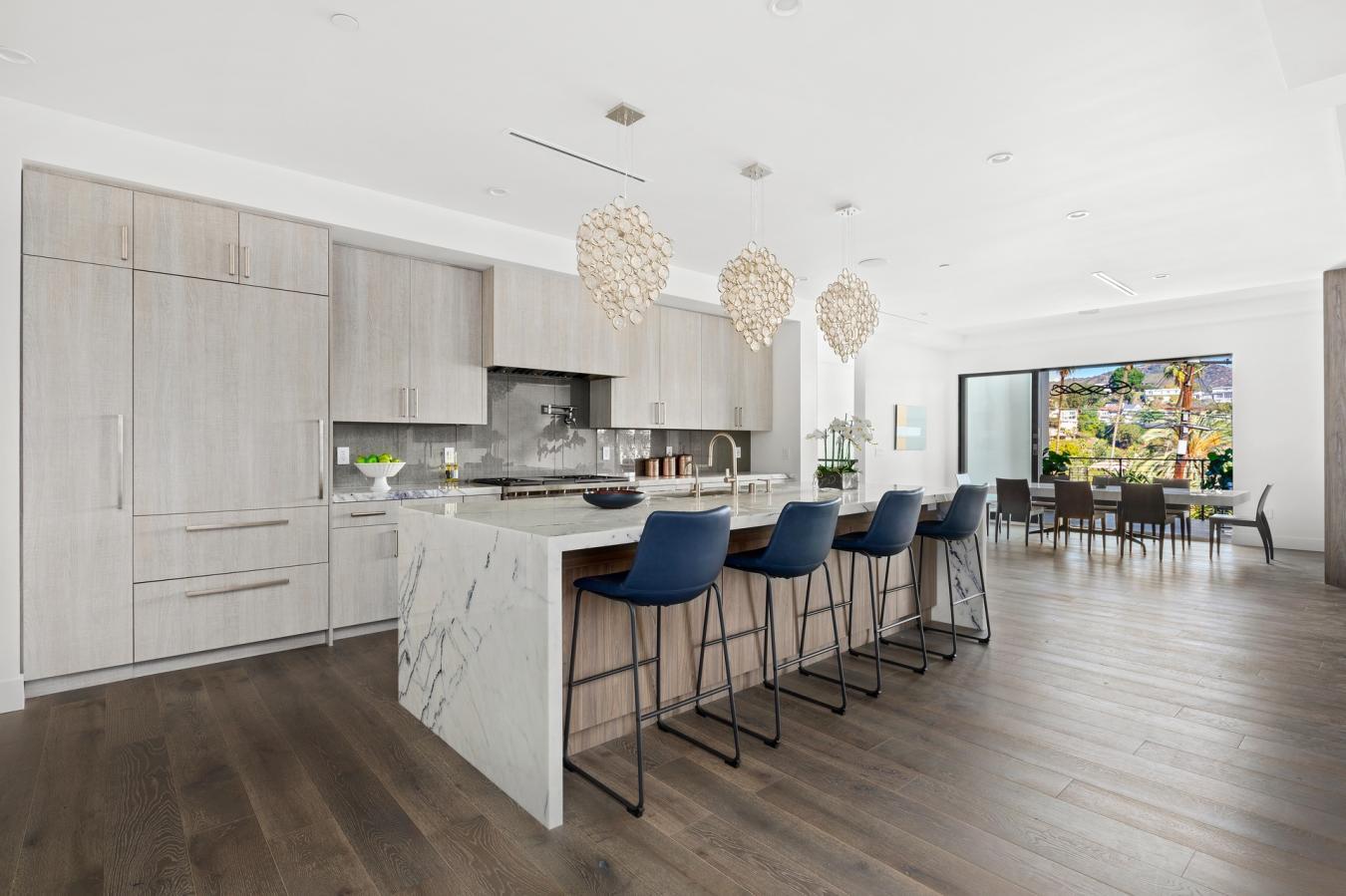 Los Angeles, California, 90068, United States, 4 Bedrooms Bedrooms, ,6 BathroomsBathrooms,Residential,For Sale,1987121