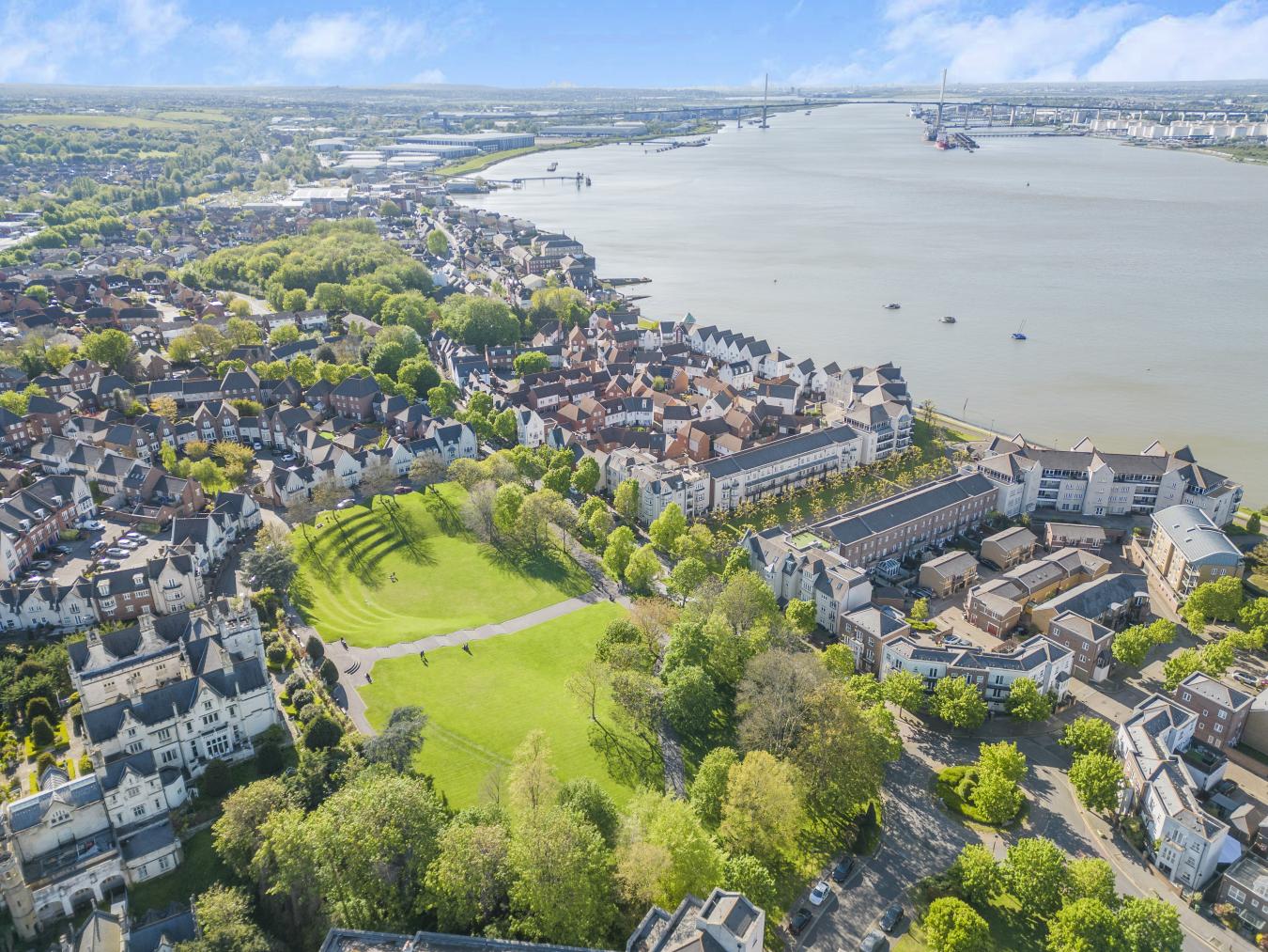 Greenhithe, Kent, DA9 9GN, United Kingdom, 3 Bedrooms Bedrooms, ,4 BathroomsBathrooms,Residential,For Sale,1987454