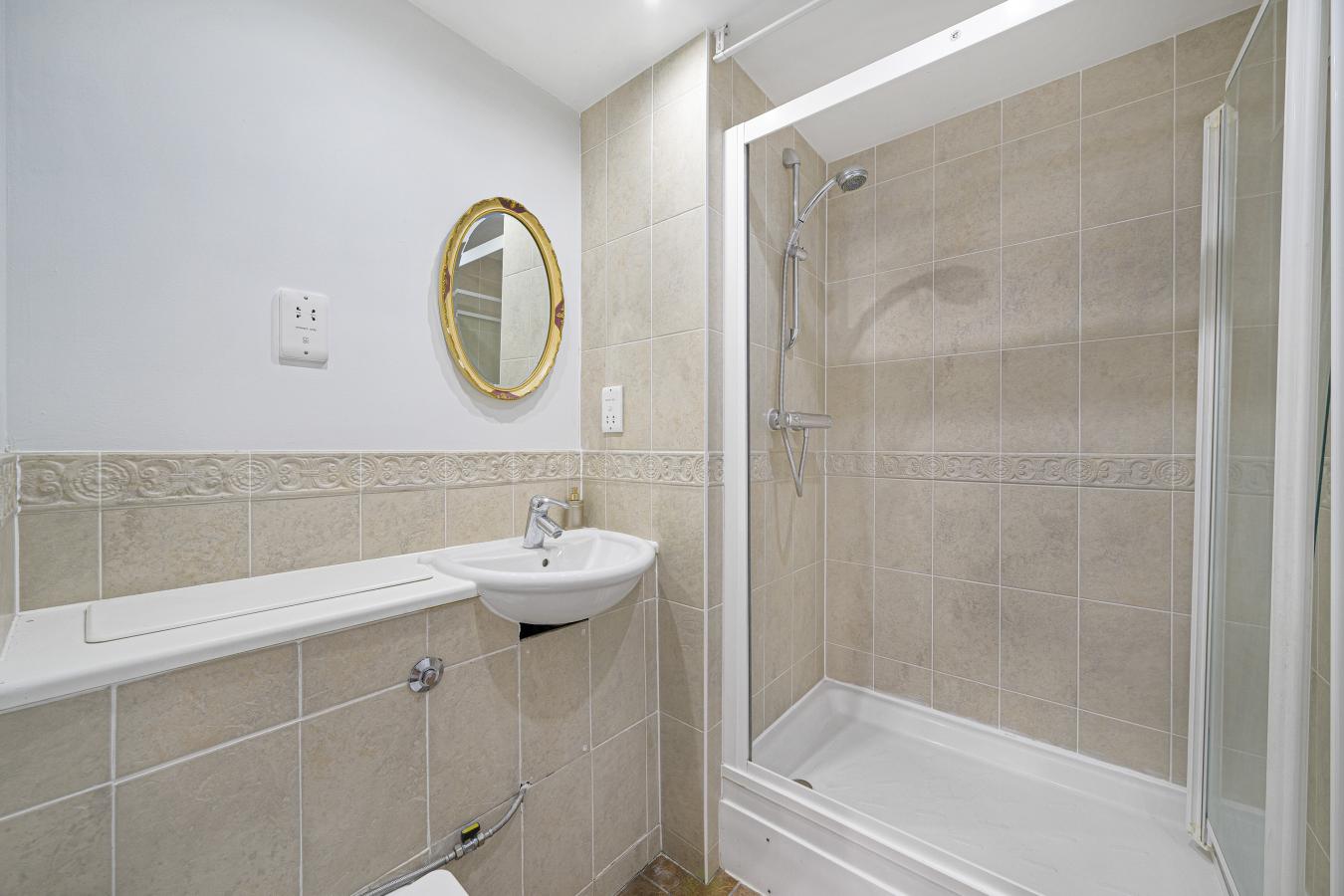 Greenhithe, Kent, DA9 9GN, United Kingdom, 3 Bedrooms Bedrooms, ,4 BathroomsBathrooms,Residential,For Sale,1987454