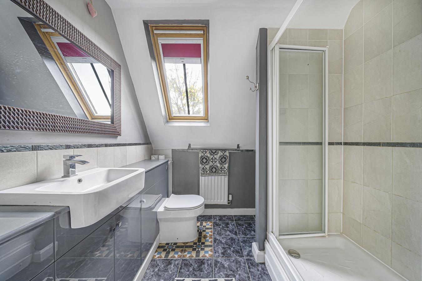 Greenhithe, Kent, DA9 9GN, United Kingdom, 3 Bedrooms Bedrooms, ,4 BathroomsBathrooms,Residential,For Sale,1987454