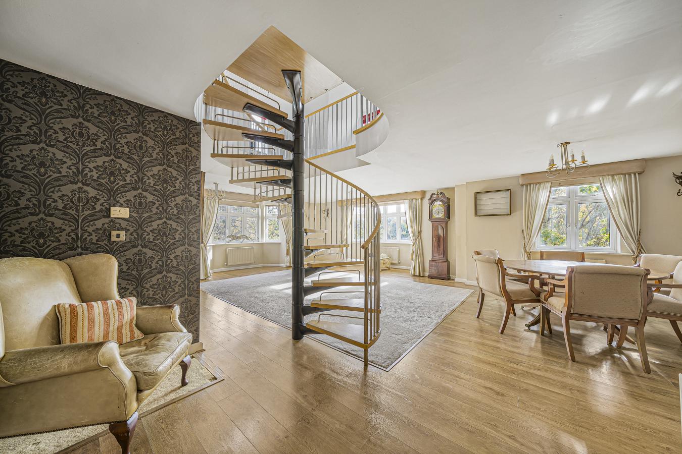 Greenhithe, Kent, DA9 9GN, United Kingdom, 3 Bedrooms Bedrooms, ,4 BathroomsBathrooms,Residential,For Sale,1987454